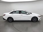 2024 Elantra Thumbnail 4