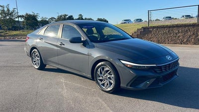 2024 Hyundai Elantra SEL 4DR Sedan