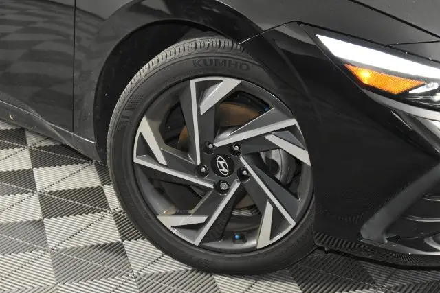 2025 Hyundai Elantra - $20,211