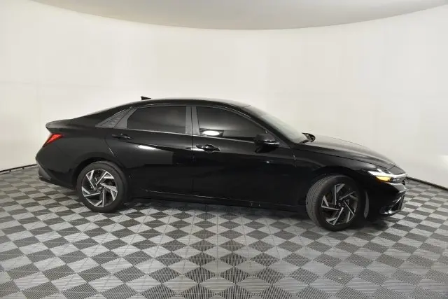 2025 Hyundai Elantra - $20,211