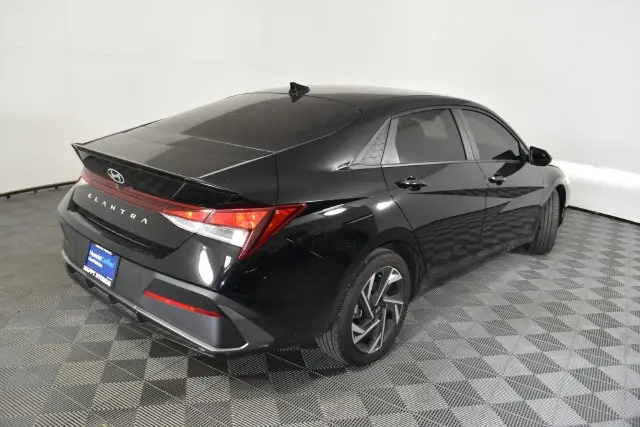 2025 Hyundai Elantra - $20,211