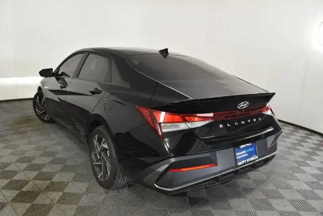 2025 Hyundai Elantra - $20,211