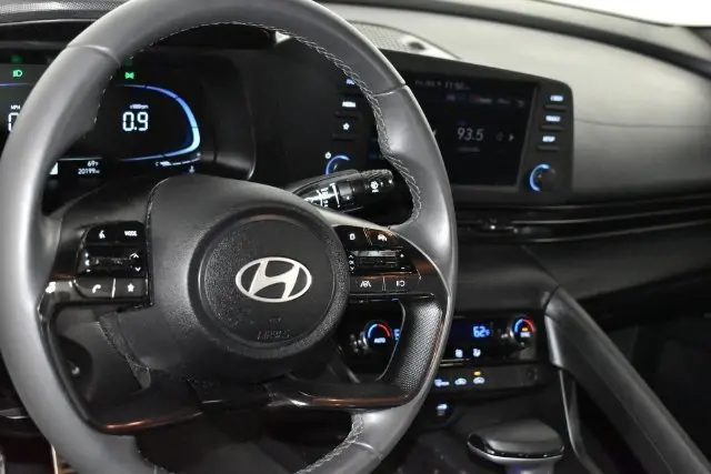 2025 Hyundai Elantra - $20,211