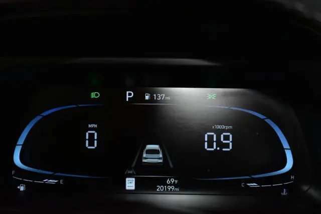 2025 Hyundai Elantra - $20,211