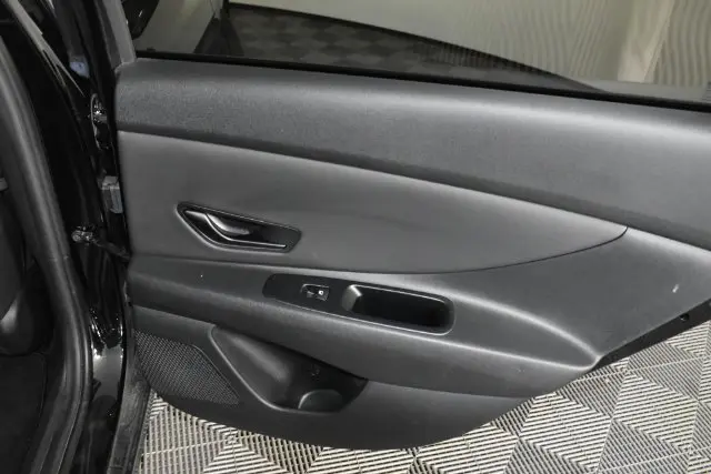 2025 Hyundai Elantra - $20,211