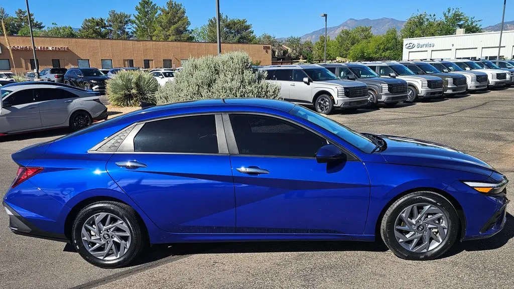 2024 Hyundai ELANTRA SEL