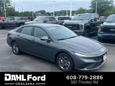 2024 Hyundai Elantra SEL 4DR Sedan