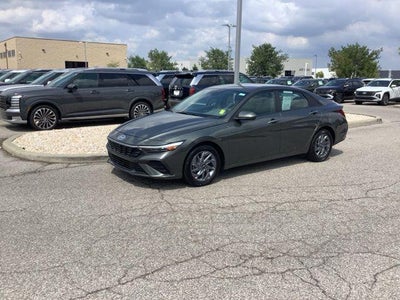 2024 Hyundai Elantra SEL 4DR Sedan