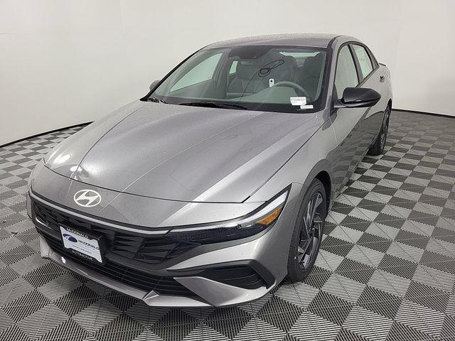 2025 Hyundai Elantra - $23,136