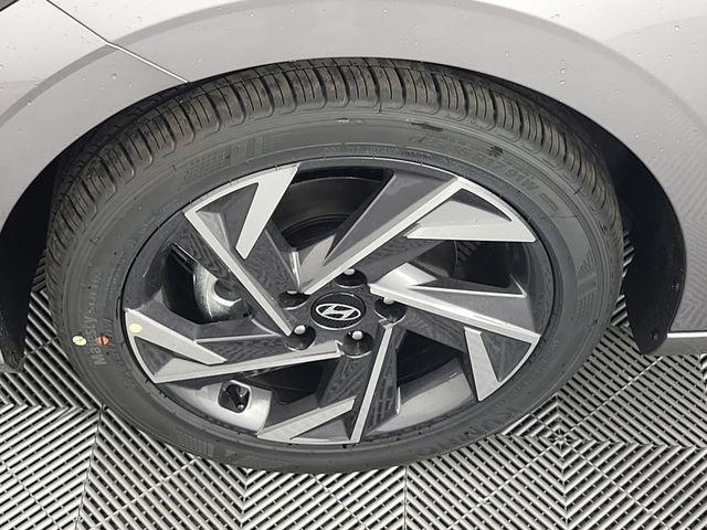 2025 Hyundai Elantra - $23,136