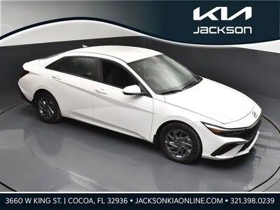2024 Hyundai Elantra SEL 4DR Sedan