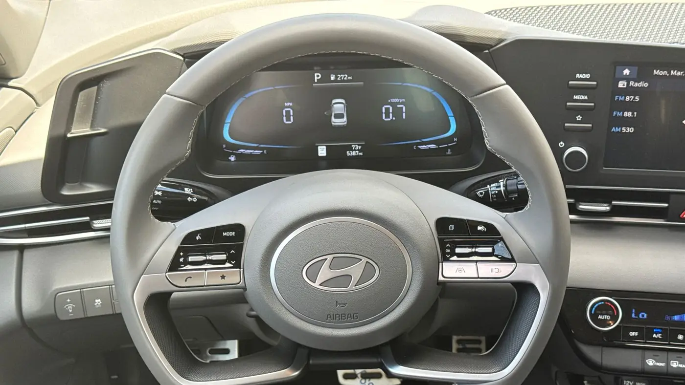 2025 Hyundai ELANTRA SEL Sport