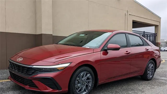2025 Hyundai ELANTRA SEL Sport