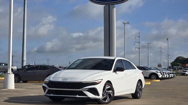 2025 Hyundai ELANTRA SEL Sport