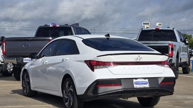 2025 Hyundai ELANTRA SEL Sport