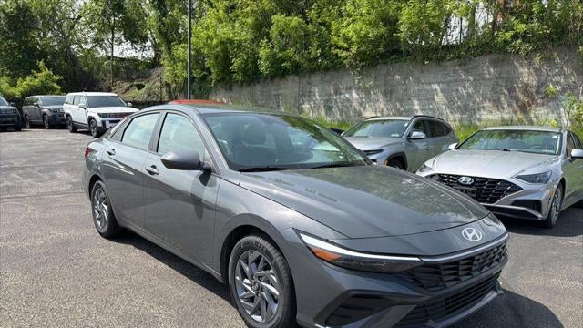 Preowned 2025 Hyundai ELANTRA Hybrid Blue for Sale