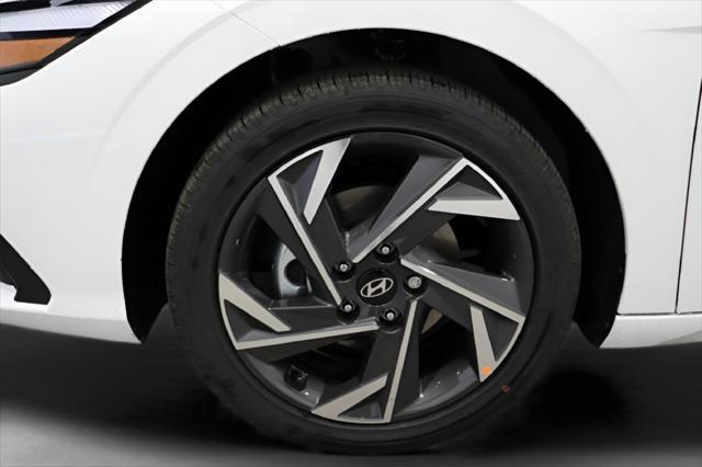 2025 Hyundai Elantra - $25,500