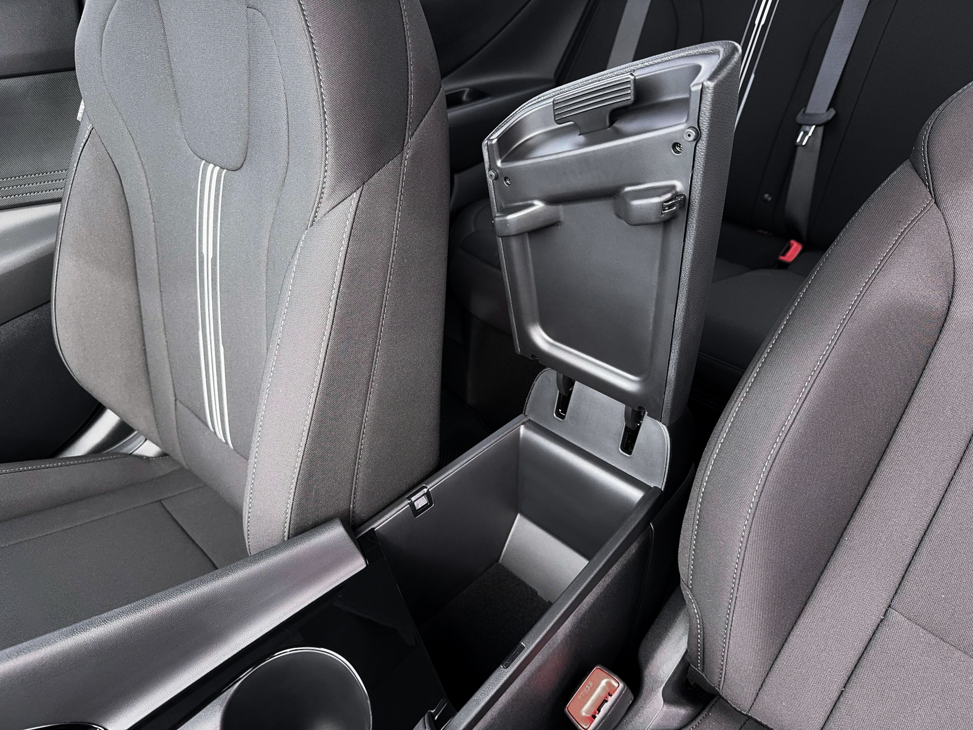 2026 Hyundai Elantra - $27,335