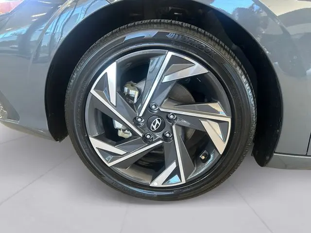 2025 Hyundai Elantra - $22,900