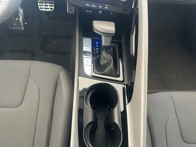 2025 Hyundai Elantra - $22,900
