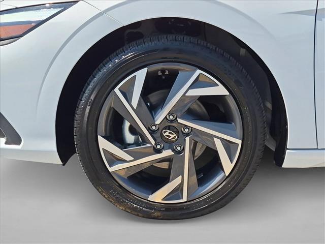 2025 Hyundai Elantra - $24,050
