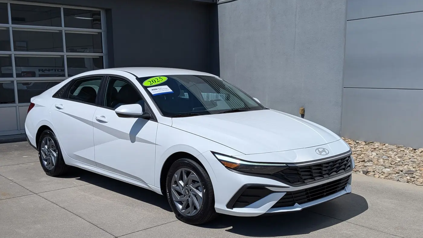 Preowned 2025 Hyundai ELANTRA Hybrid Blue for Sale