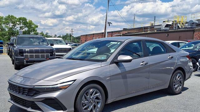 Preowned 2025 Hyundai ELANTRA Hybrid Blue for Sale