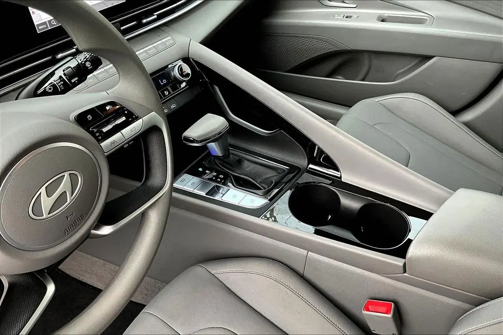 2024 Hyundai Elantra - $22,400