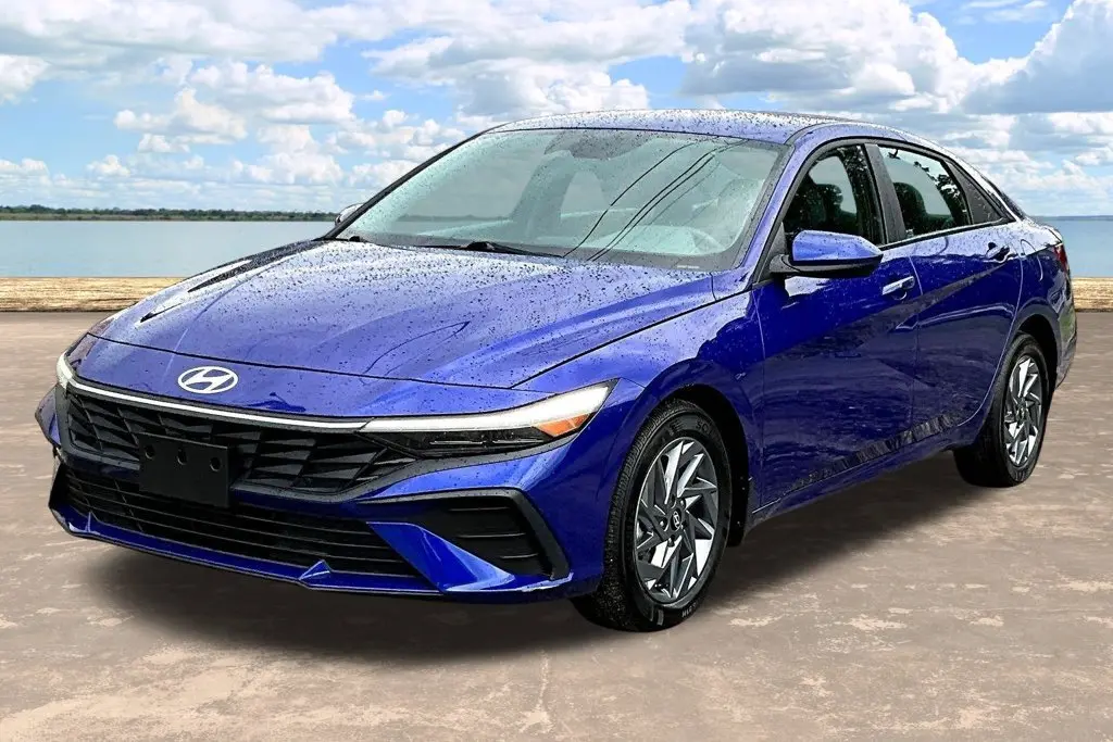 2024 Hyundai Elantra - $22,300