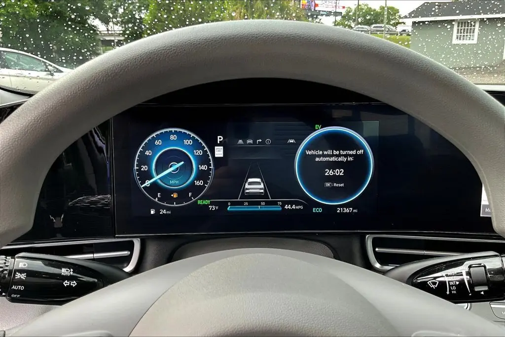 2024 Hyundai Elantra - $22,300