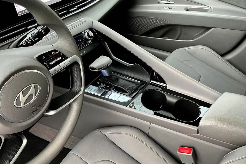 2024 Hyundai Elantra - $22,300