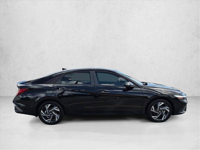 2025 Hyundai Elantra - $24,100