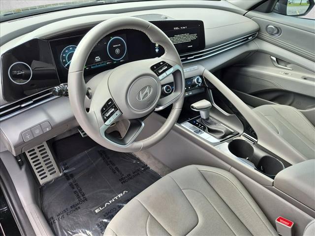 2025 Hyundai Elantra - $24,100