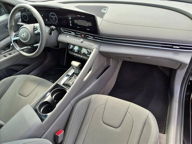2025 Hyundai Elantra - $24,100