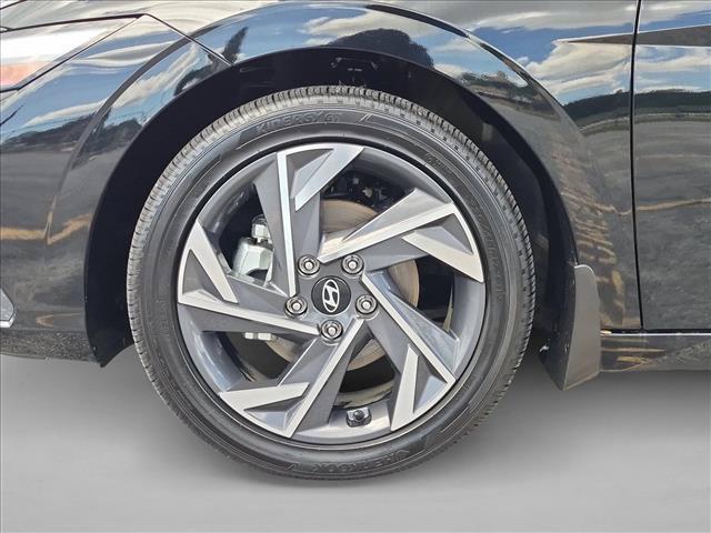 2025 Hyundai Elantra - $24,100