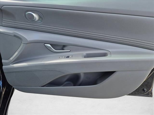 2025 Hyundai Elantra - $24,100