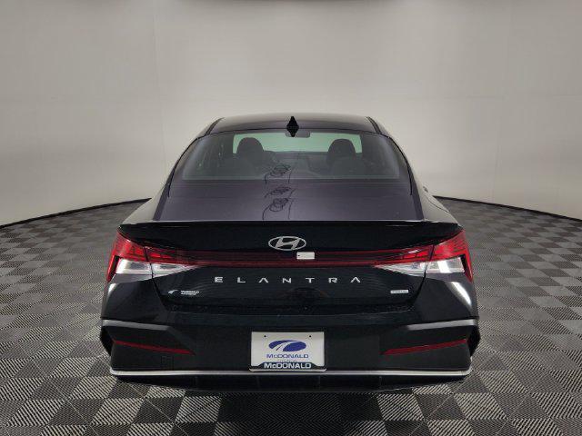 2025 Hyundai Elantra - $25,432