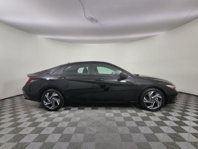 2025 Hyundai Elantra - $25,432
