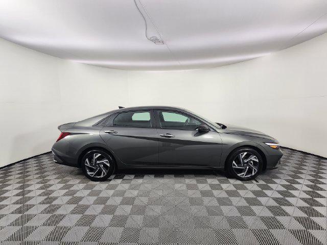 2025 Hyundai Elantra - $25,463
