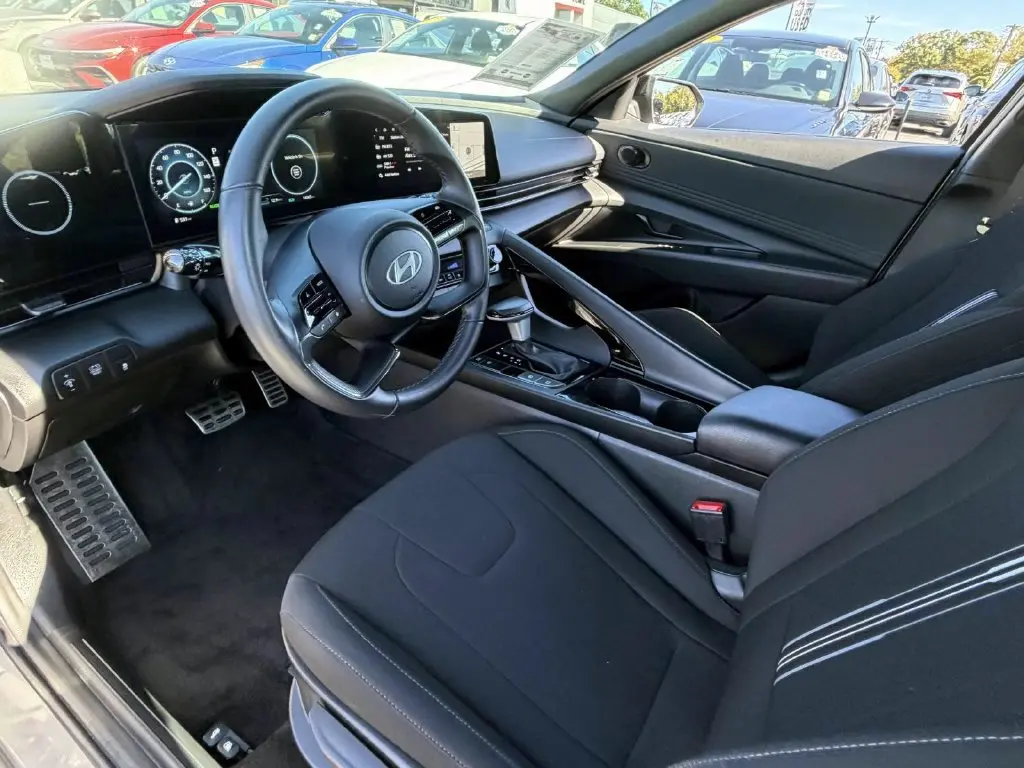 2025 Hyundai Elantra - $24,687