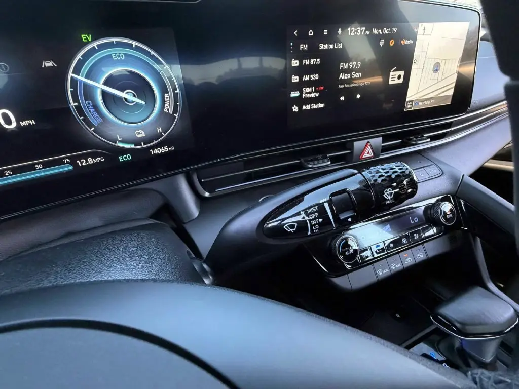 2025 Hyundai Elantra - $24,687