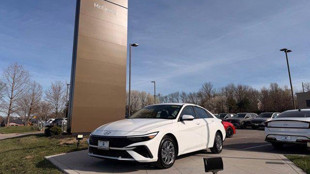 Preowned 2025 Hyundai ELANTRA Hybrid Blue for Sale