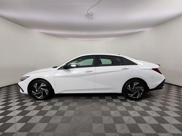 2025 Hyundai Elantra - $25,130