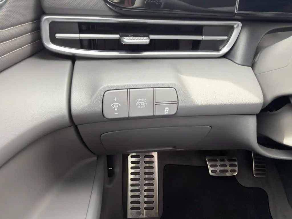 2025 Hyundai Elantra - $24,796