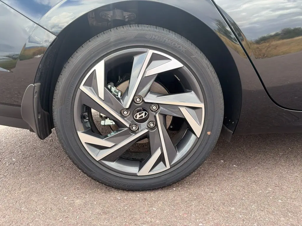 2025 Hyundai Elantra - $24,796