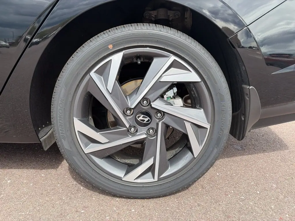2025 Hyundai Elantra - $24,796
