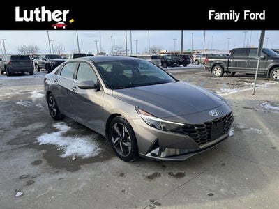 2022 Hyundai Elantra SEL 4DR Sedan