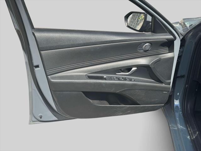 2023 Hyundai Elantra - $22,300