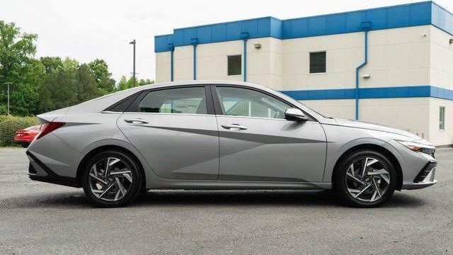 2025 Hyundai ELANTRA Hybrid Limited