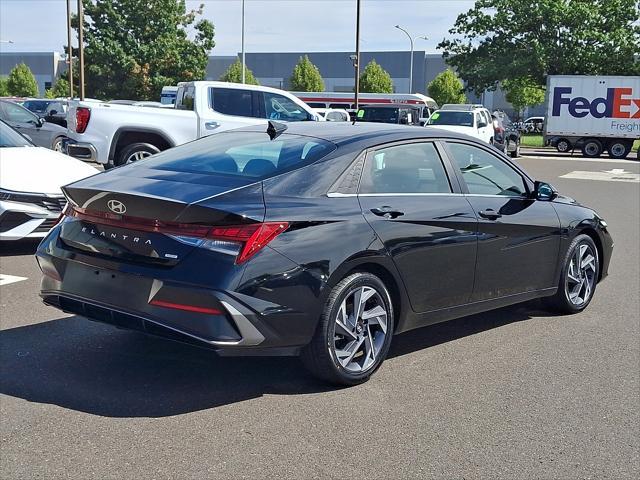 2025 Hyundai Elantra - $24,505